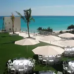 Grand Beach Hotel 